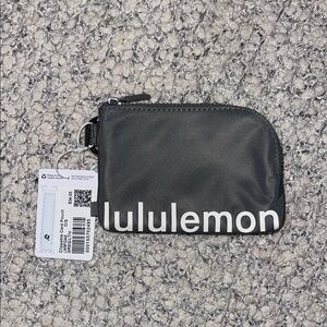 NWT LULULEMON CLIPPABLE CARD POUCH